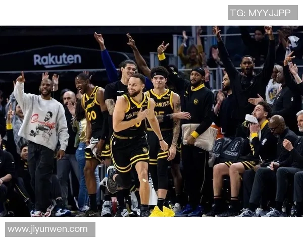 库里28分布克空砍38分 勇士拒绝逆转主场轻取太阳